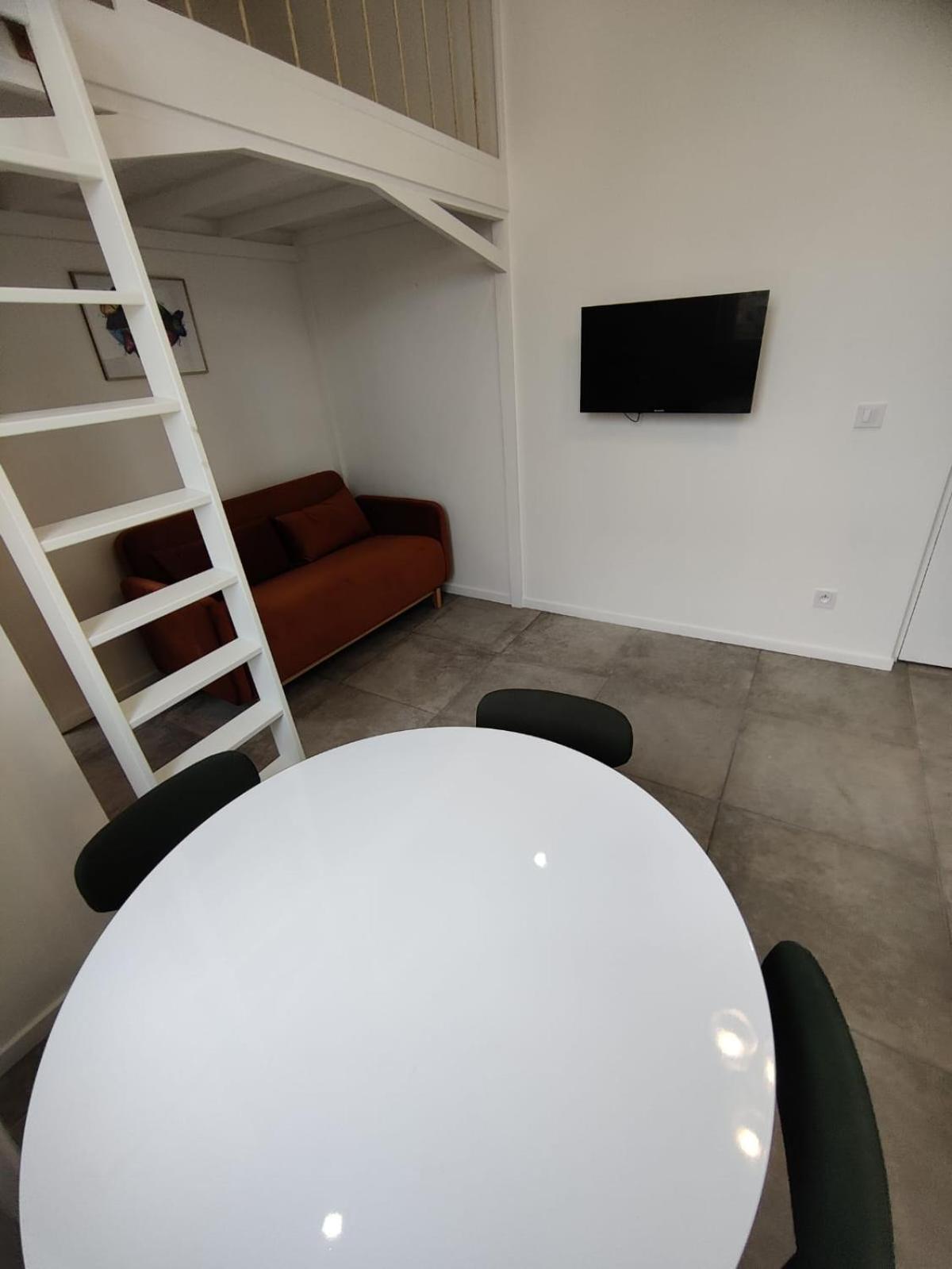 Apartament Loft Chic Avec Mezzanine Contemporaine Vénissieux Zewnętrze zdjęcie