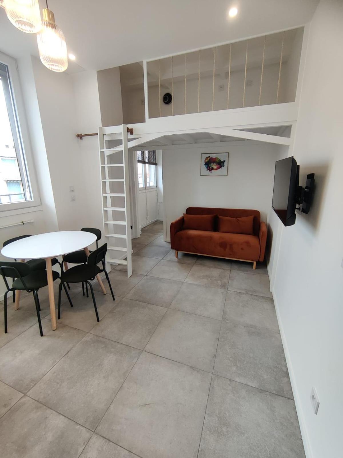 Apartament Loft Chic Avec Mezzanine Contemporaine Vénissieux Zewnętrze zdjęcie